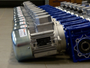Sorba rendezett, Chemplex címkés villanymotorok kék csigahajtóművekkel